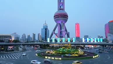 上海陆家嘴城市交通日转夜延时4K视频的预览图